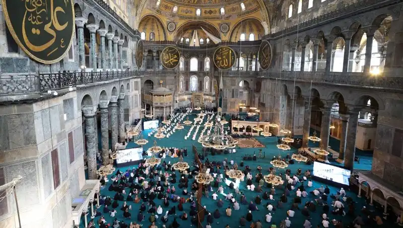 Ayasofya'nın Kapısını Kıran Sanığa Verilen Sonuç Dikkat Çekiyor