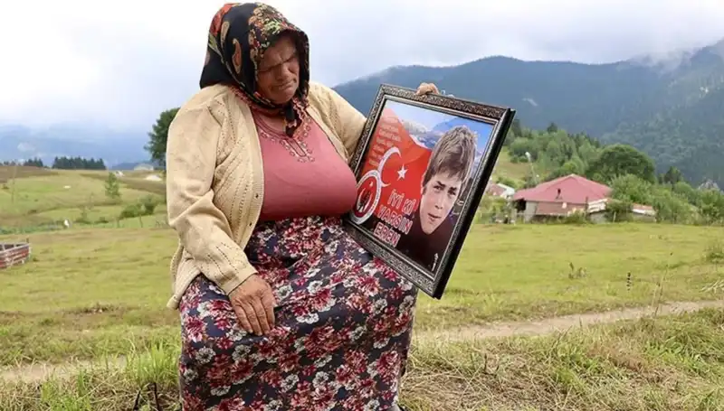 DEM Parti, Eren Bülbül'ün Annesine Özel Bir Bayram Mesajı Yolladı