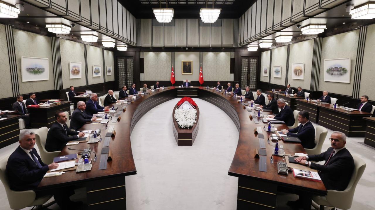 Kabine toplantısı gündemde sıcak meseleleri ele alacak