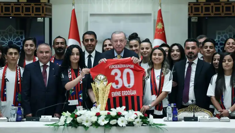 Cumhurbaşkanı Erdoğan, Yüksekovaspor Kadın Futbol Takımı’nı Kabul Etti: Başarıların Arkasındaki Hikaye