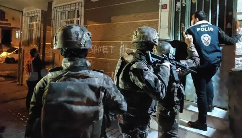 Adana'da Yoldaşlar Suç Örgütüne Baskın: 41 Gözaltı ve Tutuklama