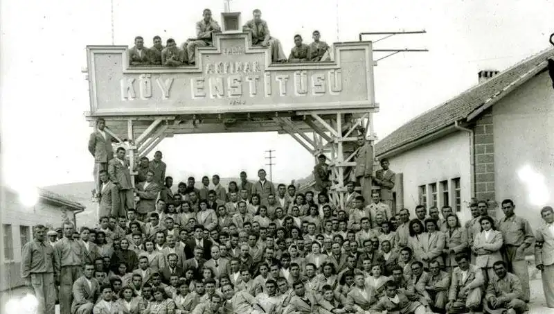 17 Nisan: Köy Enstitüleri'nin Doğuşu ve Eğitimdeki Etkisi