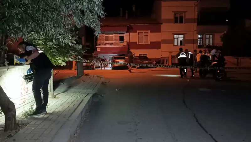 Karaman'da Kanlı Gece: Genç Adam Kız Arkadaşına Saldırarak Dehşet Saçtı