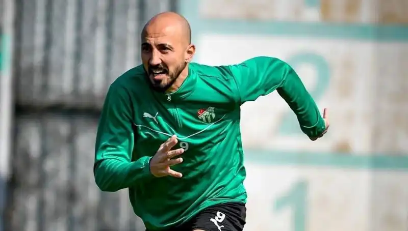 Milli Futbolcumuzun Kariyerinde Yeni Bir Dönem: 2. Lig'e Geçiş Mi Olacak?