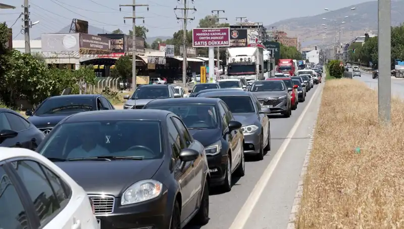 60 Kilometrelik Araç Kuyruğu: Aydın'dan Muğla'ya Uzanan Yoğunluk Neden?