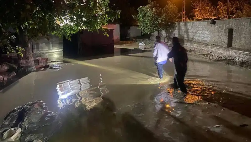20 Dakikalık Yağışın Ardından Gelen Sel Felaketi: Evsiz Kalan Aileler
