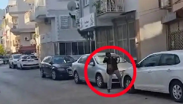 İzmir'de Saldırganla Çatışma Anları: Güvenlik Güçlerinin Kahramanlığı