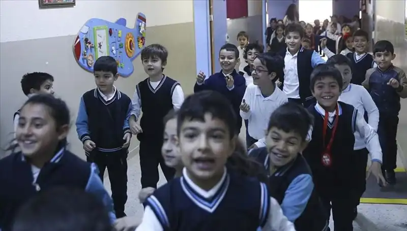 2025 Okul Açılış Tarihleri: Öğrencileri Bekleyen Yenilikler ve Tatil Takvimi