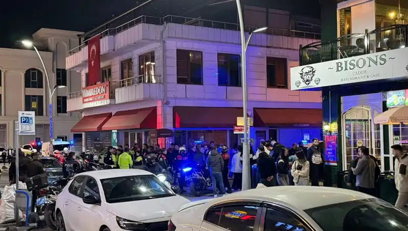 Kafede Kaos: Havaya Ateş Açan Kişi, Engellemeye Çalışan İşletmeciye Bıçak Çekti