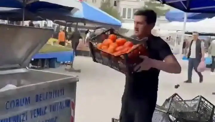Pazar Sonunda Şok Görüntü: Domatesleri Çöpe Döken Pazarcıya Ceza Yağmuru