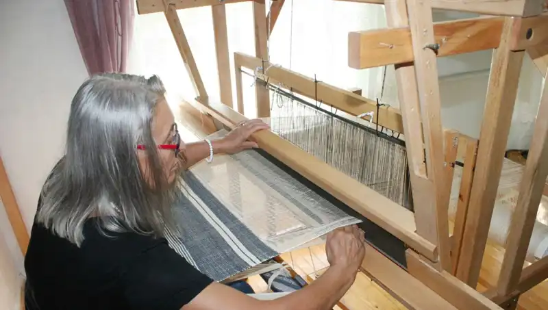 Eski Giysilerin İplerinden Yeni Bir Hayat: Dönüşüm Sanatı