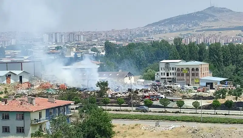 Yangın Felaketi: Otluk Alandaki Alevler Depoyu Küle Çevirdi