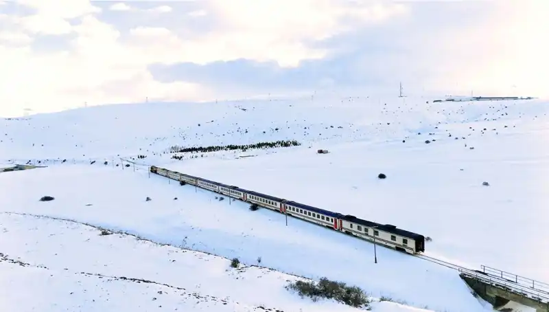 Turistik Doğu Ekspresi: Karlar Altında Masalsı Bir Yolculuk Deneyimi