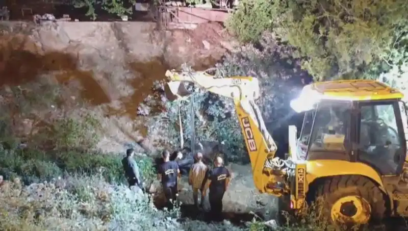 Hatay'da İnek Kurtarma Operasyonu: Kahramanlar Savaşa Giriyor!