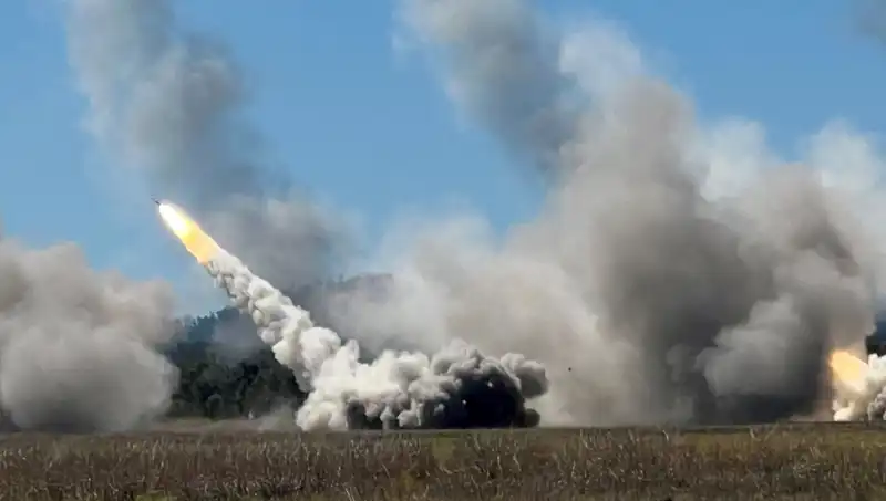 Avustralya'nın Askeri Tatbikatında Tarihi An: HIMARS Atışı Gerçekleşti