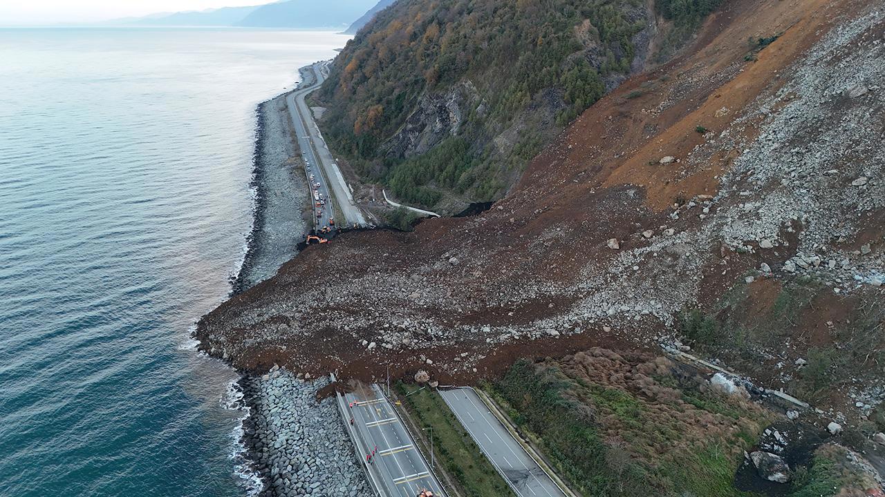 Artvin'de 100 Bin Ton Toprak Hareketi