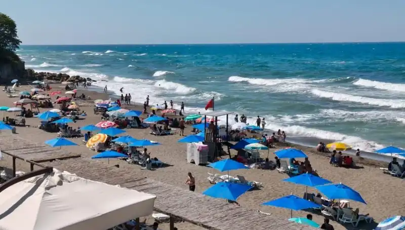Akçakoca'da Deniz Yasağı: Tatilciler İçin Alınan Acil Önlemler