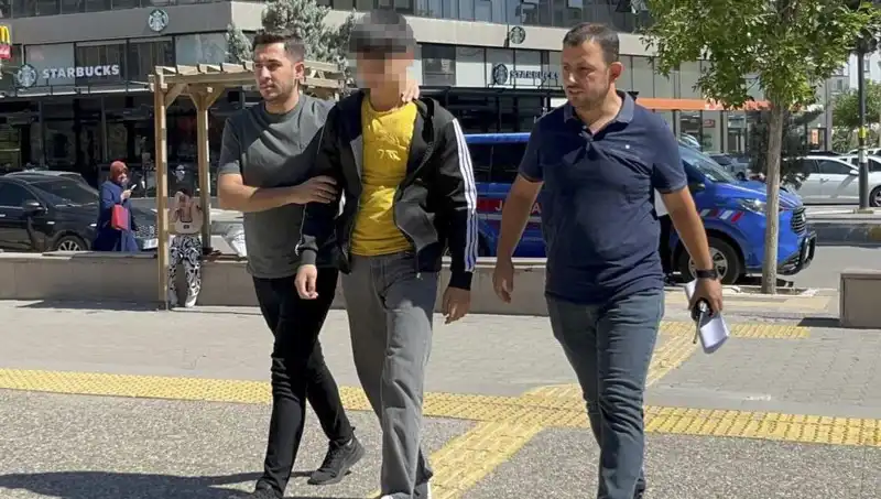 Ağabeyiyle Tartışan Genç, Aşırı Öfkeyle Bıçakla Saldırdı