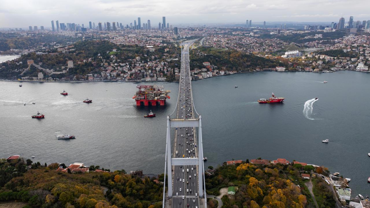 İstanbul Boğazı'nda Gemiler Durdu