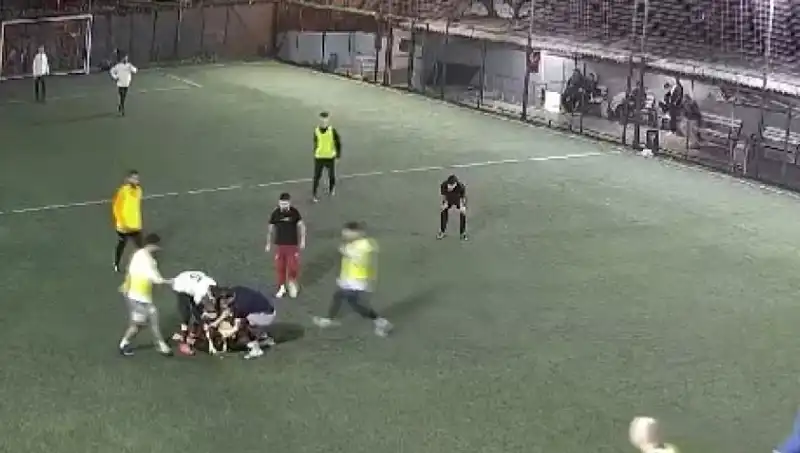İki Ayrı Halı Sahada İki Trajik Ölüm: Sporun Karanlık Yüzü