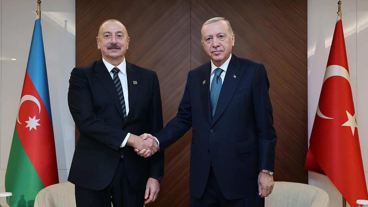 Cumhurbaşkanı Erdoğan, Aliyev ile Güçlü İlişkilerin Sürdürülmesi Konusunda Görüştü