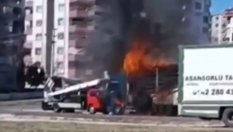 Alev Alemlerine Dönüşen TIR Faciası, Küle Dönüştü!