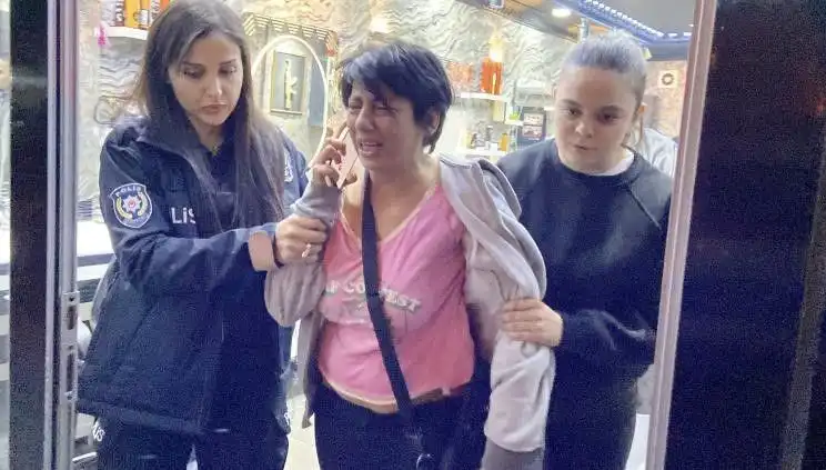 Polise "Köpek" Diyerek İtişen Kadına Resmi İşlem Başlatıldı