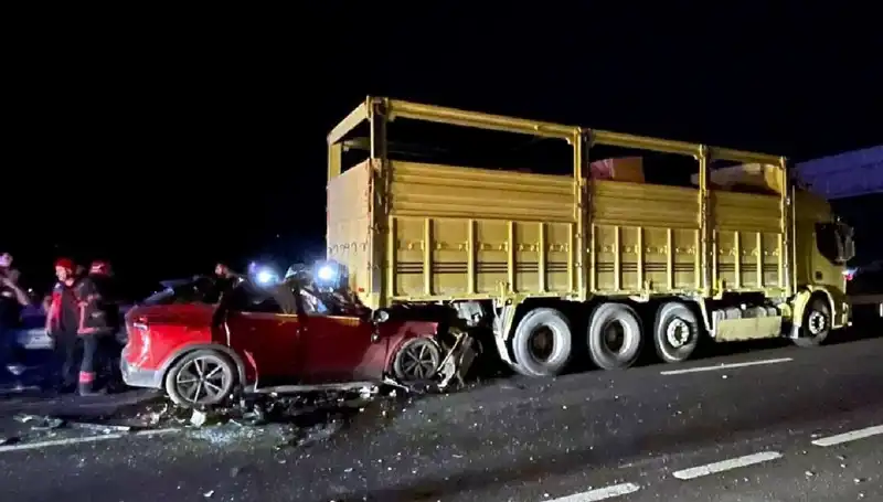 Kamyona Çarpan Araçta Korkunç Kaza: Bir Kişi Hayatını Kaybetti