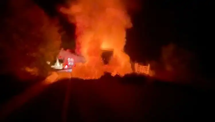 Seyir Halindeki Kamyonet Alev Alev Yandı: Yangının Sebepleri ve Sonrası