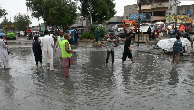 Muson Yağmurları Hindistan'da Hayatı Felç Etti: 57 Can Aldı