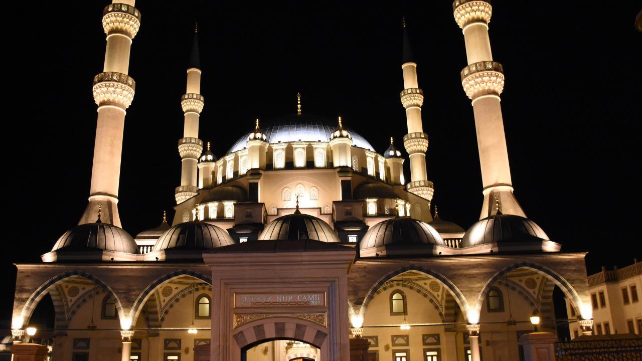 Üç Ayların İlk Mucizesi: Regaip Kandili Yarın Kutlanacak