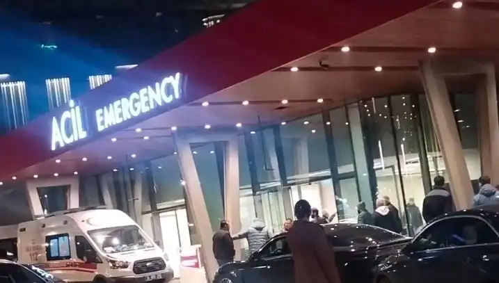 Dışarıda Telefon Görüşmesi Yapan Genç Adam Silahlı Saldırıya Uğradı