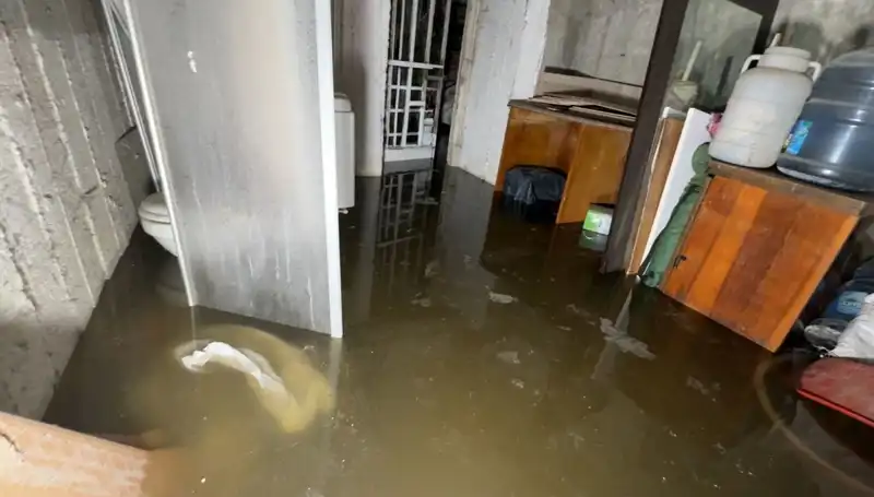 Avcılar'da Aniden Bastıran Yağmur: Su Baskınları Hayatı Felç Etti