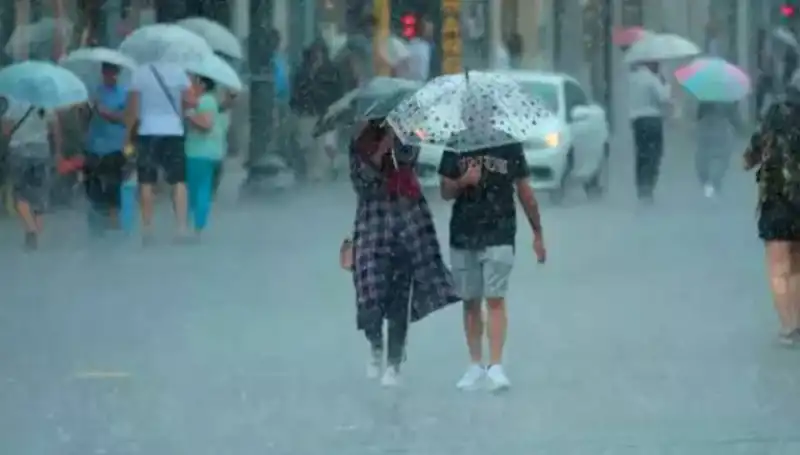 Meteoroloji Açıkladı: Yangın Bölgesinde Tehlikeli Rüzgar, İstanbul'da Sağanak Yağış Bekleniyor!