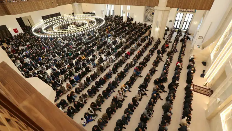 İstanbul'dan İzmir'e: 4 Nisan 2025 Cuma Namazı Saatleri Açıklandı