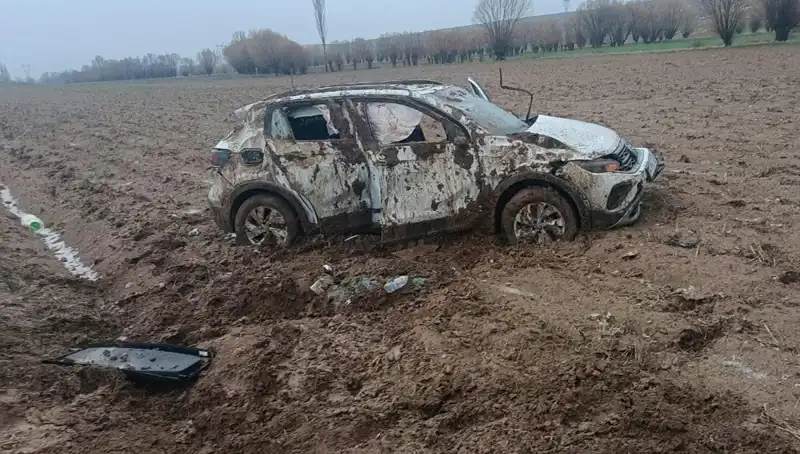 Otomobil Şarampole Devrildi: İki Kişi Yaralandı, Kurtarma Çalışmaları Sürediyor