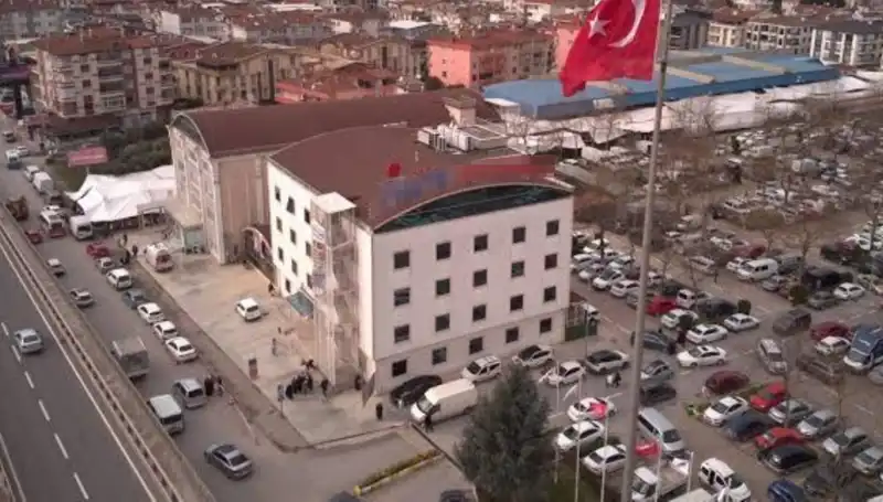 Özel Hastaneye Deprem Mührü: Perde Betonları Kesildi İddiası Neyi İfade Ediyor?