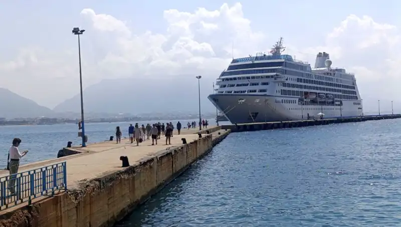Alanya, Kruvaziyerle Gelen ABD'li Turistlerle Canlanıyor
