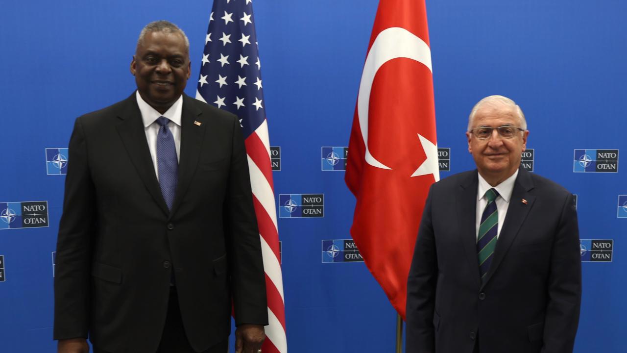 Bakan Güler ABD'li mevkidaşı ile diplomatik görüşmede bulundu