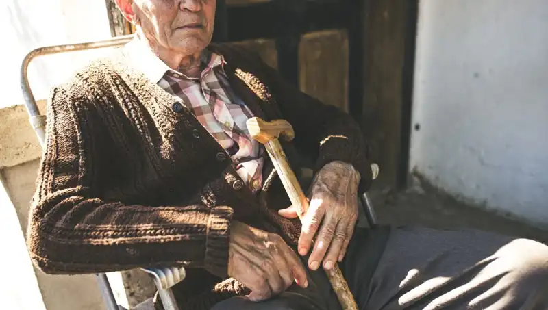 Yalnızlık ve İlgisizlik: 100 Yaş Üstündeki Bireylerin Depresyon Akıbeti