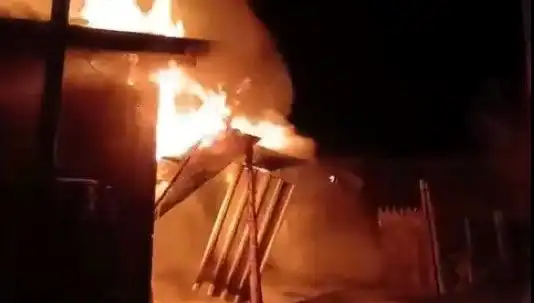 Karabük'te Yangın Felaketi: İki Ev Küle Döndü, Şaşkınlık Yarattı
