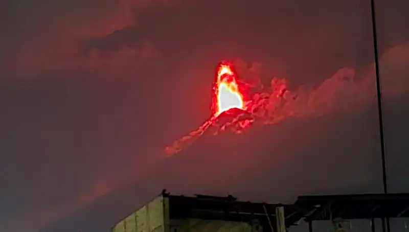 Fuego Yanardağı Patladı: 30 Bin Kişi İçin Tehlike Çanları Çalıyor