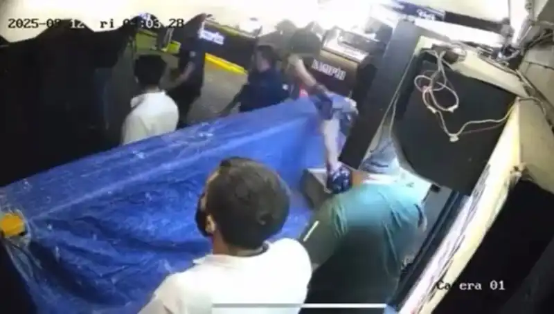 Ortaköy’deki Gece Hayal Kırıklığı: Tekme Tokat Kapışma!