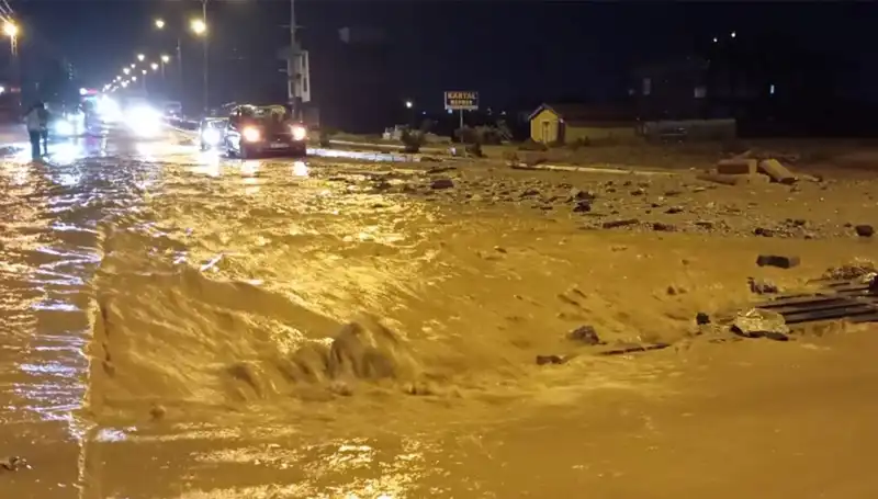 Konya ve Ankara'da Sel Felaketi: Hayat Durma Noktasında!