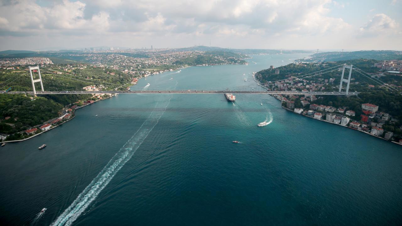 İstanbul Boğazı'nda Gemi Trafiği Durduruldu