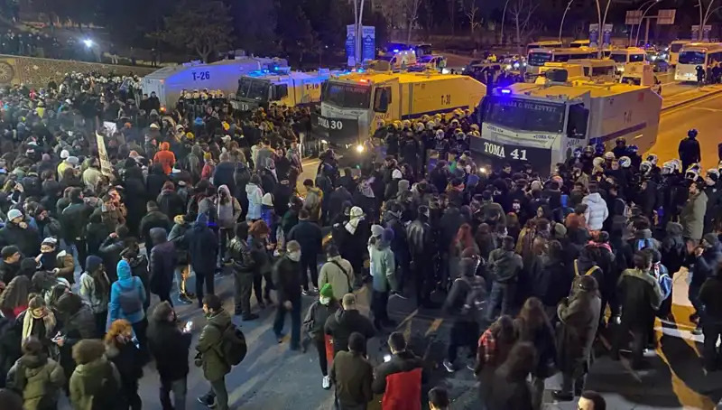 İstanbul ve Ankara'da Öğrencilerden İmamoğlu Eylemi: Diploma İptali ve Gözaltılar Protesto Edildi