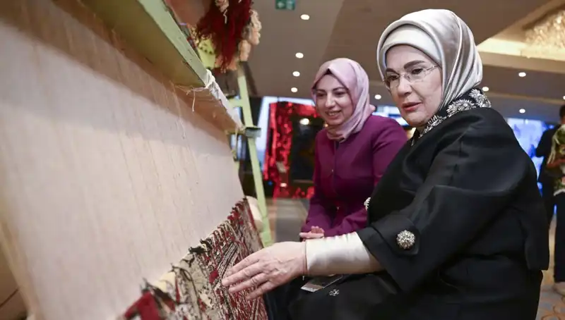 Emine Erdoğan'ın El Yapımı Halısı Açık Artırmada Satıldı: Geliri Depremzede Kadınlara Bağışlandı