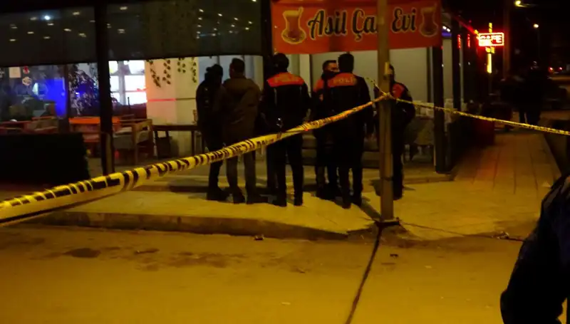 Kahvehane Önünde Dehşet Anları: Husumet Kanlı Bitti