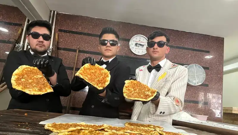 Takım Elbiseli Fırıncılar: Gelenek ve Modernizmin Buluştuğu Nokta