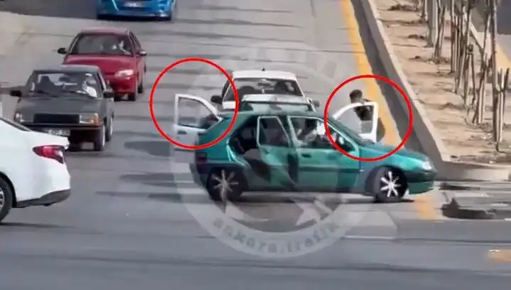 Trafikte Kılıç ve Bıçaklı Saldırı: Olayın Detayları ve Gözaltılar